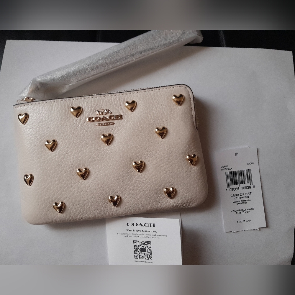 New Coach Wristlet With Gold Tone Heart Rivets New With Tags ๐ - Picture 3 of 10